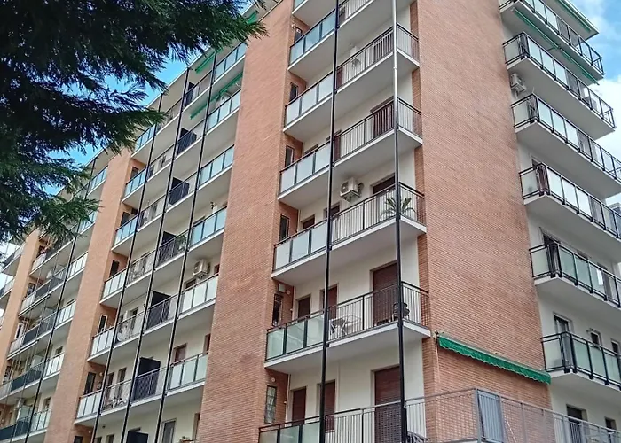 Guesthost - San Siro Modern With Balcony Daire *