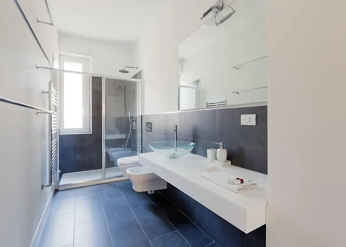 Guesthost - Navigli Modern With Balcony Apartment
