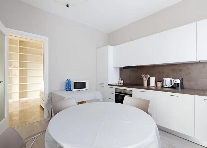 Guesthost - Naba Elegant & Spacious With 3 Balconies Milán