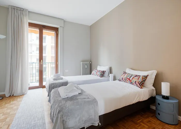 Guesthost - Naba Elegant & Spacious With 3 Balconies *