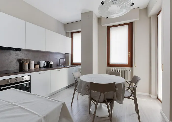 Apartmán Guesthost - Naba Elegant & Spacious With 3 Balconies *