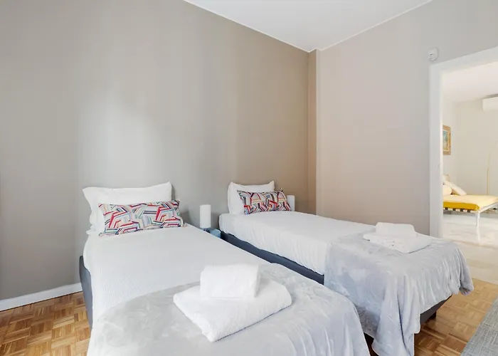 Apartmán Guesthost - Naba Elegant & Spacious With 3 Balconies *