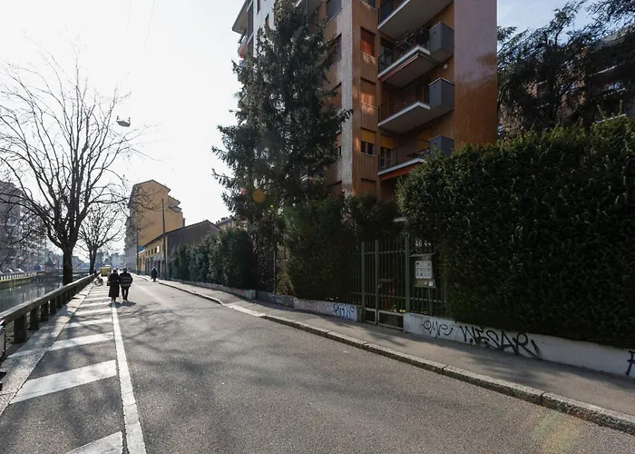 Guesthost - Naba Elegant & Spacious With 3 Balconies