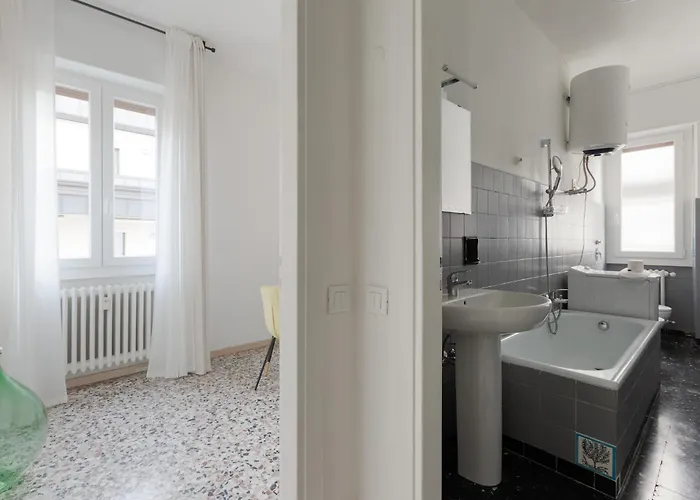 Daire Guesthost - San Siro Modern With Balcony