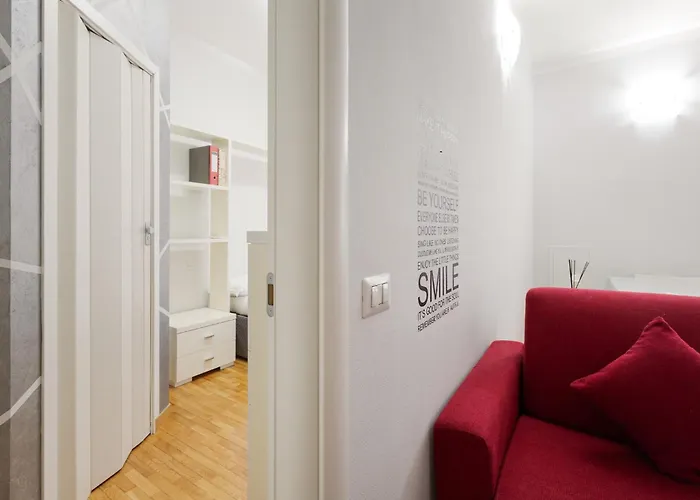 Guesthost - M3 Lodi Trendy Red Milano