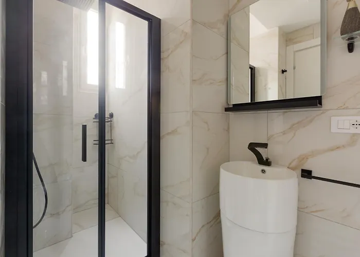 Guesthost - Bright With Balcony - Piazzale Loreto * Μιλάνο