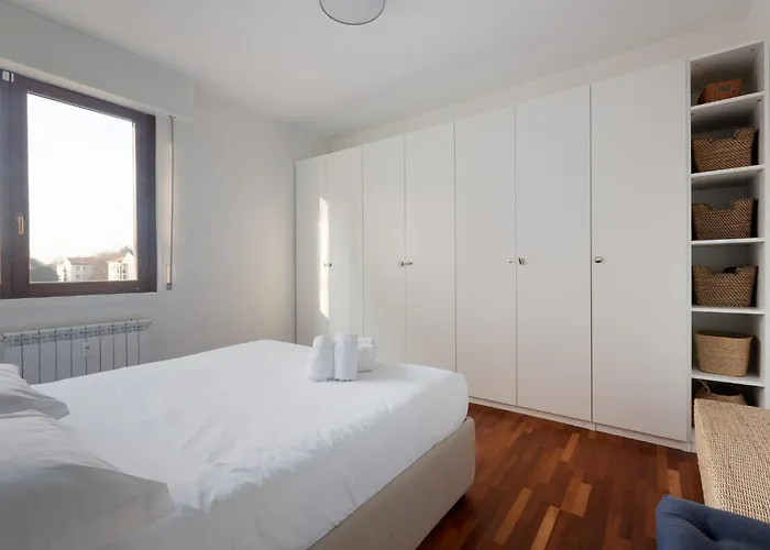 Guesthost - Modern With Balcony Near Niguarda Hospital *