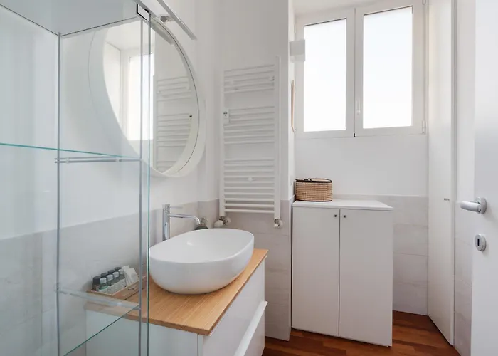 Guesthost - Modern With Balcony Near Niguarda Hospital * Milano