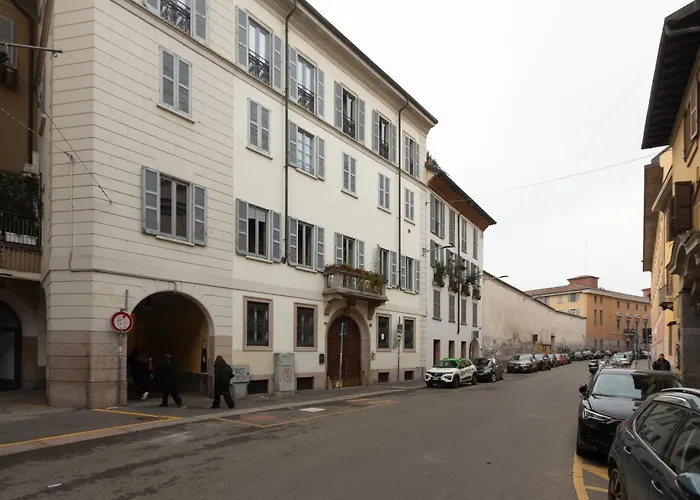 Guesthost - Sant'ambrogio & Duomo Elegant *