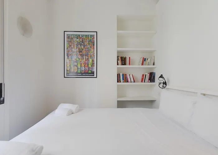 Guesthost - Modern And Cozy Near Amendola M1 דירה
