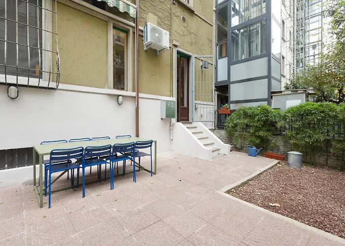 Guesthost - Modern And Cozy Near Amendola M1 Apartment *