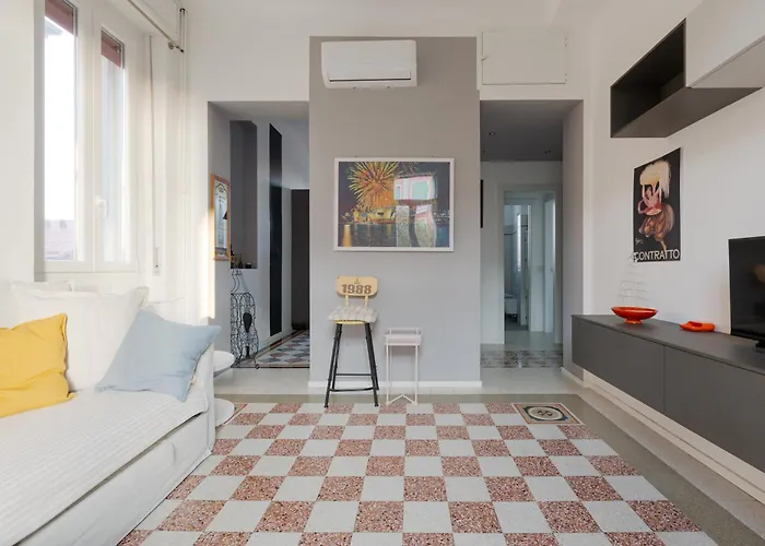 Guesthost - M4 Argonne Cosy Apartament *