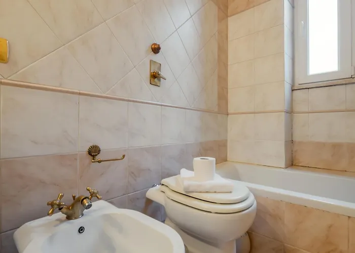 Guesthost - Corso Lodi Cozy With Balcony * Mediolan