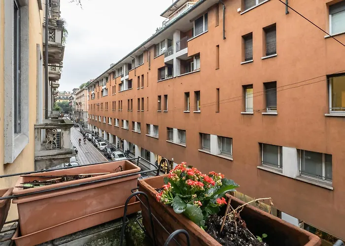 Guesthost - Brera Escape! Exclusive Roomy Flat * 밀라노