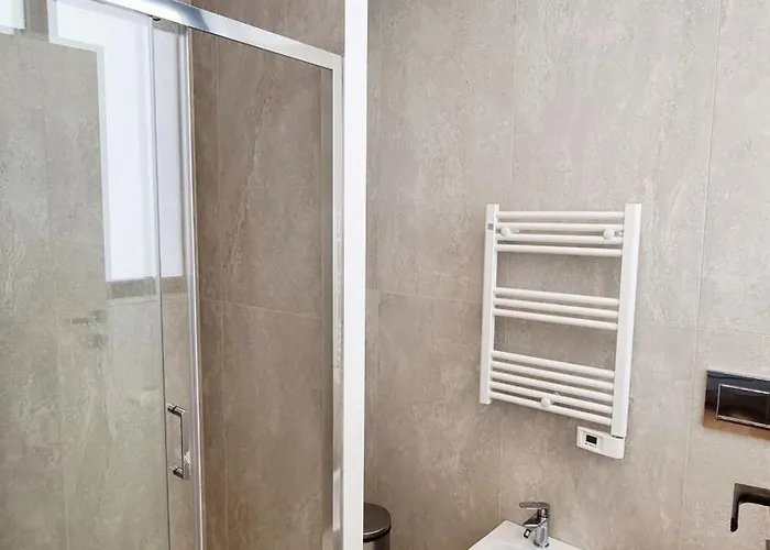 Vytalea - Trilocale Moderno Con Patio E Doppi Servizi, Vicino M4 - Modern 2-bedroom With Patio&two Bathrooms, Near Metro M4 *