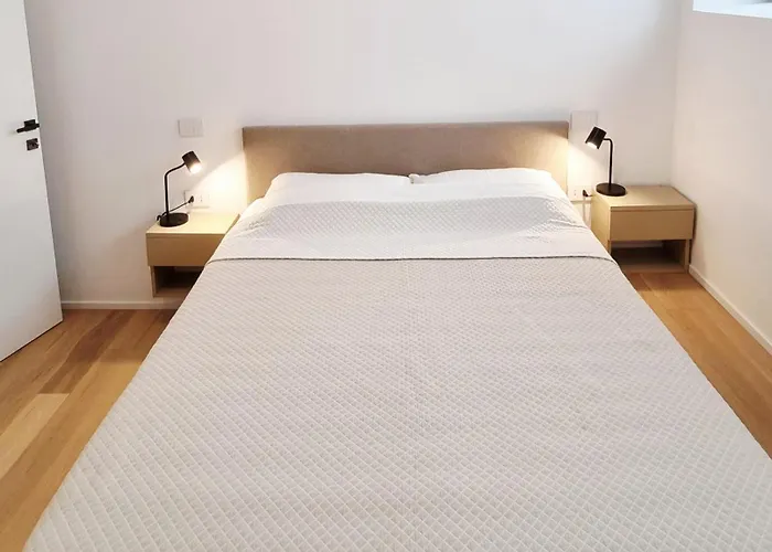 Vytalea - Trilocale Moderno Con Patio E Doppi Servizi, Vicino M4 - Modern 2-bedroom With Patio&two Bathrooms, Near Metro M4 *