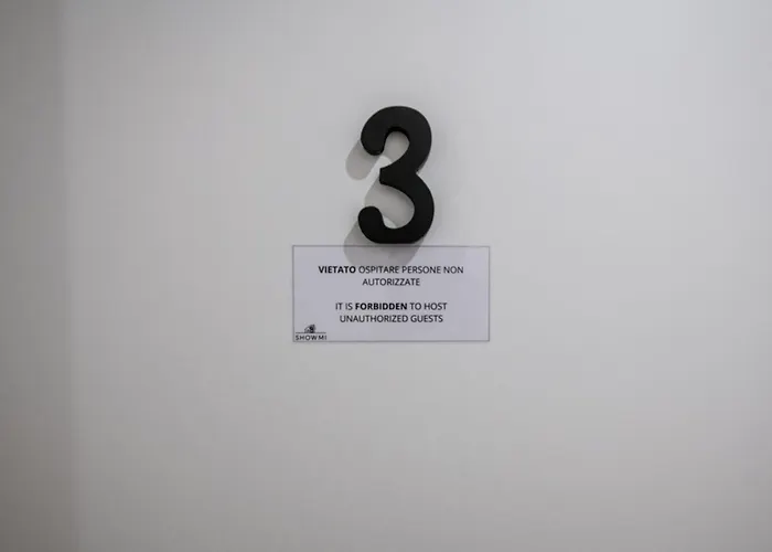 ゲストハウス Show Mi - Rho Fiera & San Siro - Free Parking ミラノ