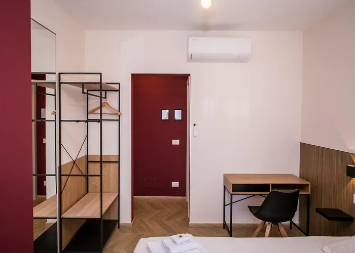 ゲストハウス Show Mi - Rho Fiera & San Siro - Free Parking 3*