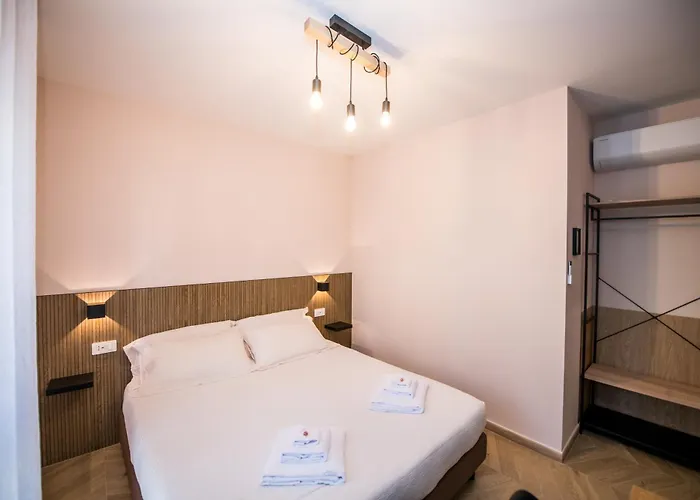 ゲストハウス Show Mi - Rho Fiera & San Siro - Free Parking ミラノ