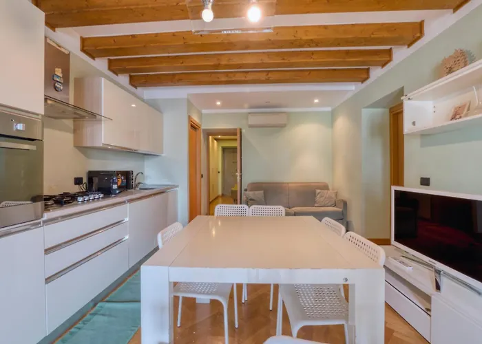 Apartamento I-host - Trilocale Navigli Con Vista Darsena Milán