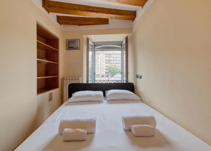 I-host - Trilocale Navigli Con Vista Darsena * Milán