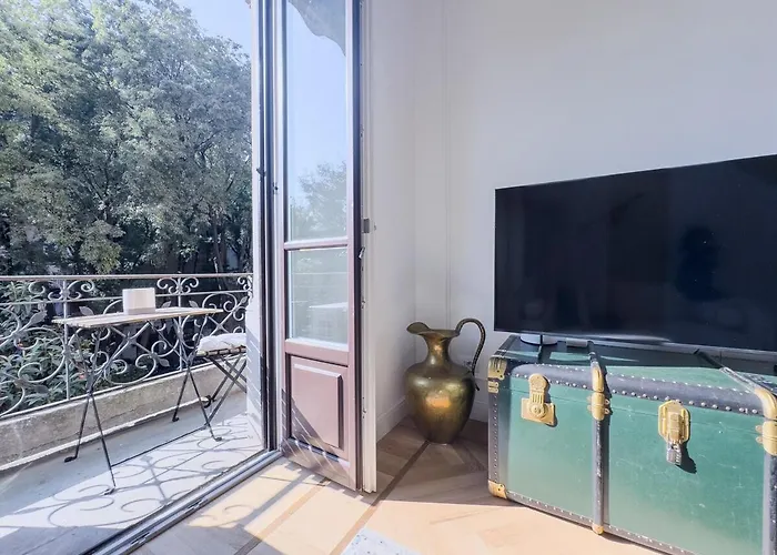 Design & Comfort In Porta Romana Apartment