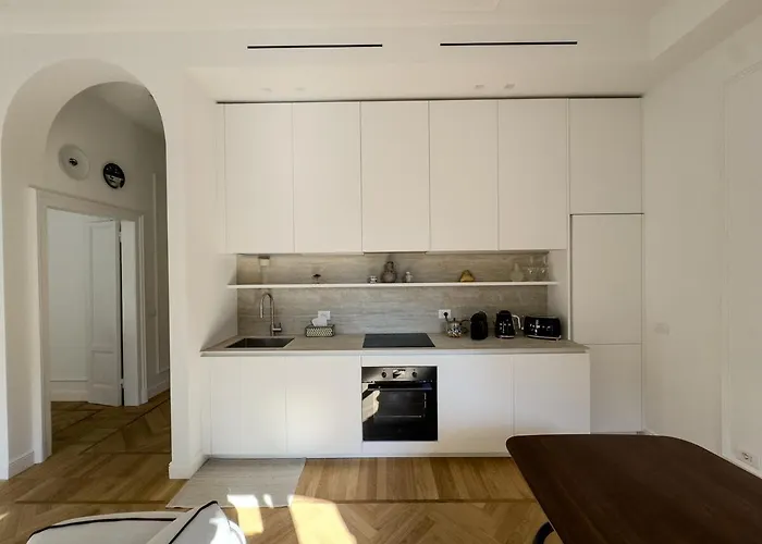 Design & Comfort In Porta Romana Apartment Milan