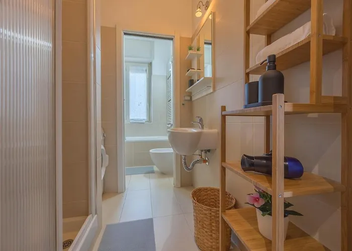 Bright & Cozy 2 Bedroom Flat 50m From M4 Stop Milánó