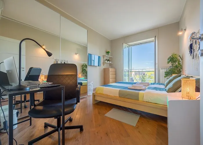 Bright & Cozy 2 Bedroom Flat 50m From M4 Stop Apartment Mailand