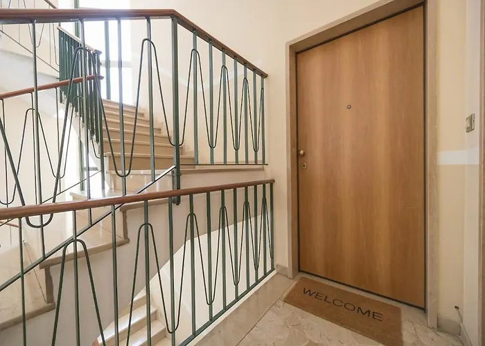 Bright & Cozy 2 Bedroom Flat 50m From M4 Stop * Mailand