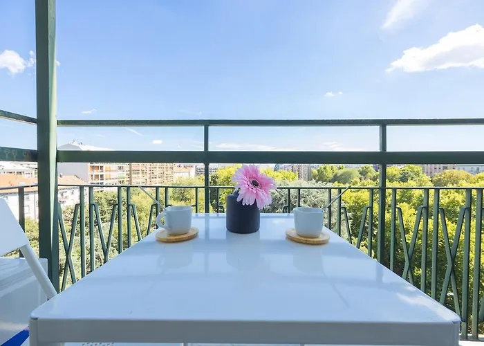 Apartment Bright & Cozy 2 Bedroom Flat 50m From M4 Stop Mailand