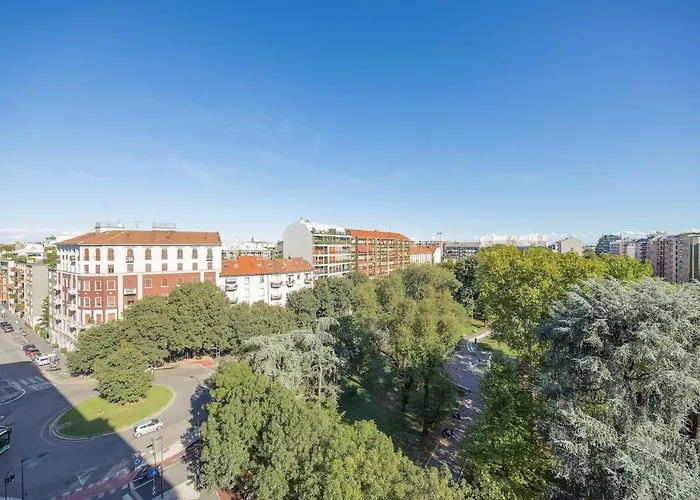 Bright & Cozy 2 Bedroom Flat 50m From M4 Stop Mailand