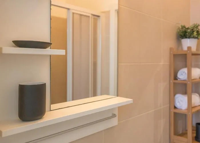 Bright & Cozy 2 Bedroom Flat 50m From M4 Stop Apartman *
