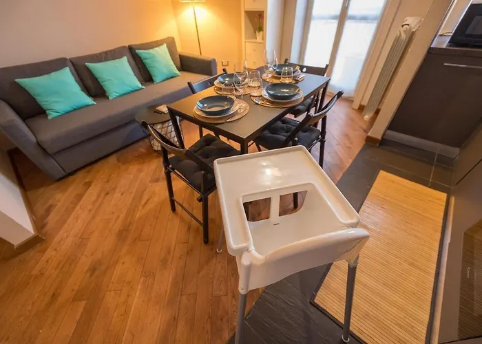 Apartman Bright & Cozy 2 Bedroom Flat 50m From M4 Stop Milánó
