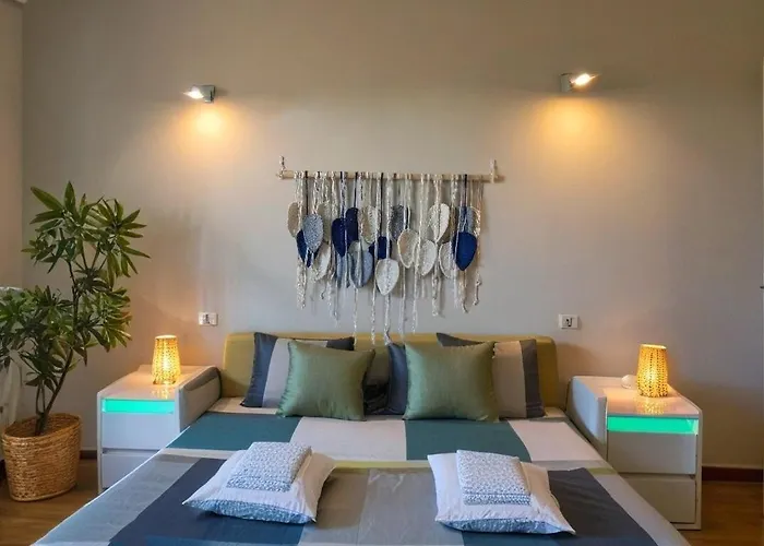 Bright & Cozy 2 Bedroom Flat 50m From M4 Stop *