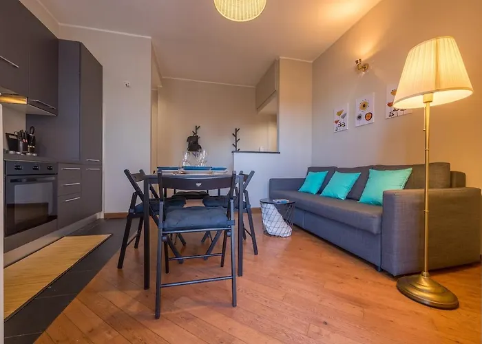 Bright & Cozy 2 Bedroom Flat 50m From M4 Stop Mailand