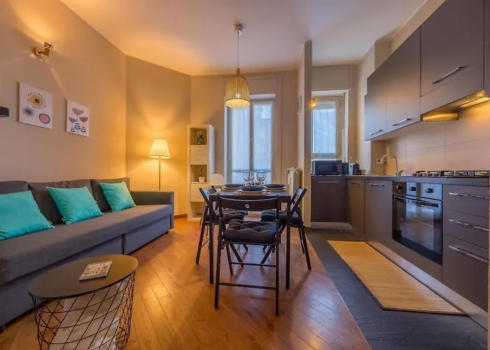 Bright & Cozy 2 Bedroom Flat 50m From M4 Stop Milánó