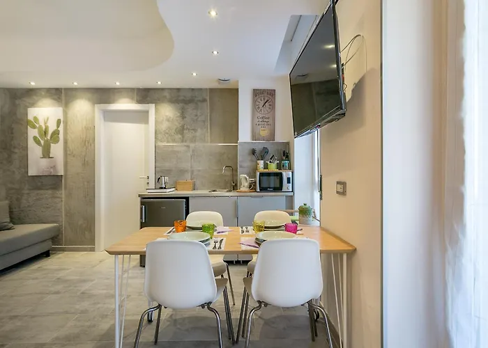 Joivy Modern With Balcony Near *