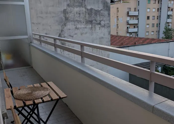 Urban - Near San Siro Stadium, Fiera Milano, American Embassy, Portello, Life And Arco Della Pace Movida *