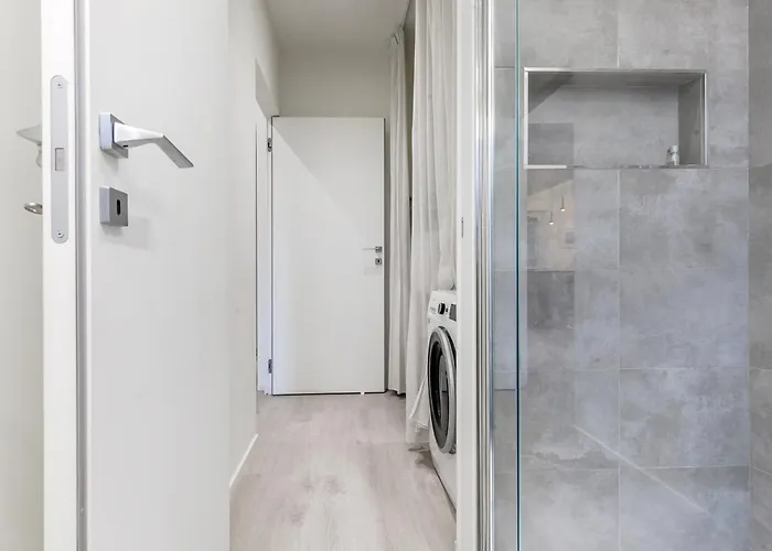 Just Urban - 2br 2 Bathrooms With Balconies -city Life & M5 *