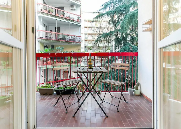 Just Urban - 2br 2 Bathrooms With Balconies -city Life & M5 Apartment *
