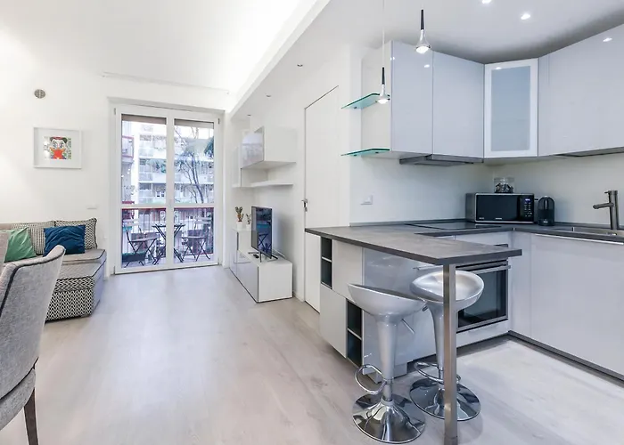 Just Urban - 2br 2 Bathrooms With Balconies -city Life & M5