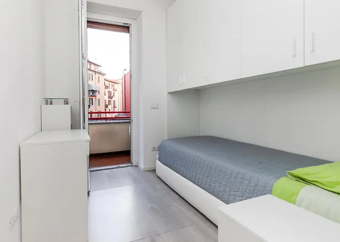 Just Urban - 2br 2 Bathrooms With Balconies -city Life & M5 *