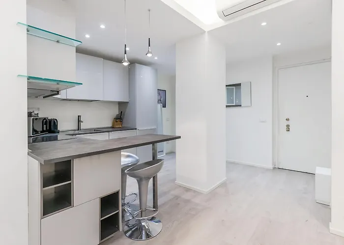 Just Urban - 2br 2 Bathrooms With Balconies -city Life & M5