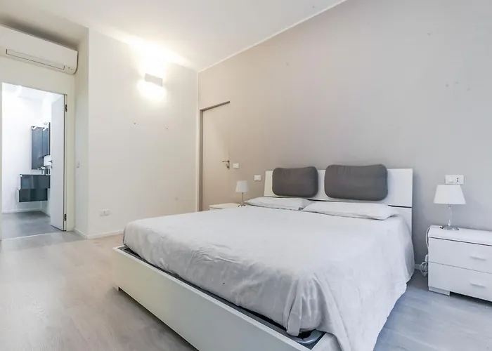 Apartment Just Urban - 2br 2 Bathrooms With Balconies -city Life & M5 *