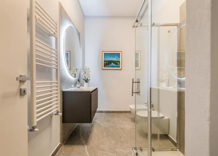 Apartament Intrho Isola Luxury , Modern & Cozy *