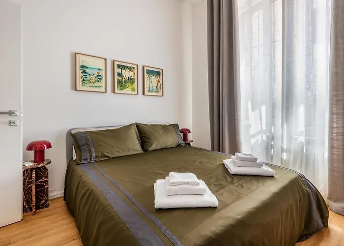 Intrho Isola Luxury , Modern & Cozy *