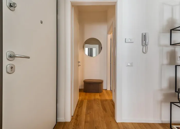 Intrho Isola Luxury , Modern & Cozy