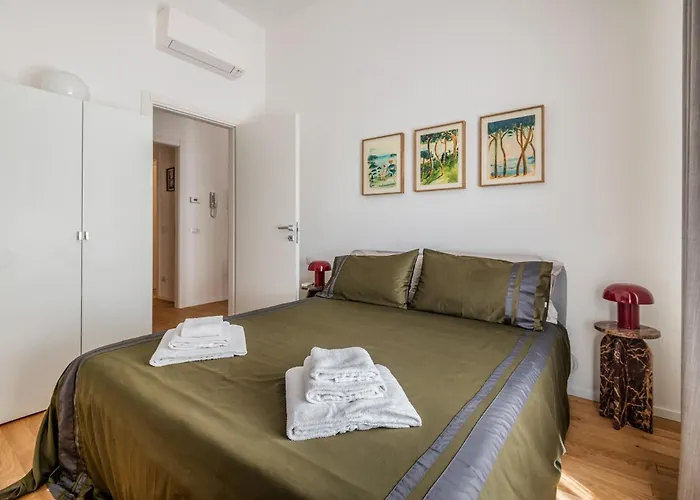 Intrho Isola Luxury , Modern & Cozy Apartament