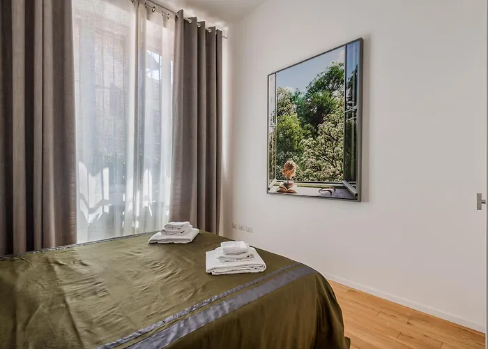 Intrho Isola Luxury , Modern & Cozy Apartament